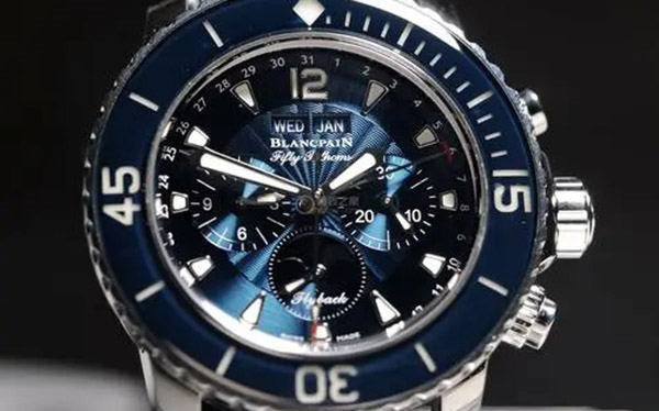 宝珀逆时针调时间（图）